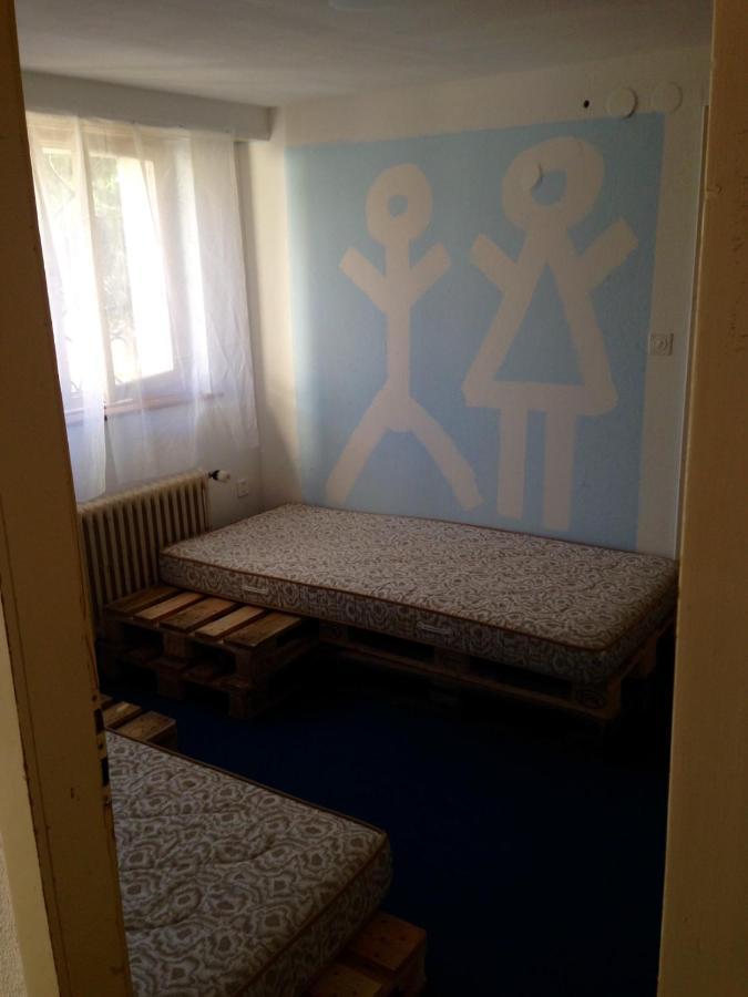 Baselhostel Fullinsdorf Экстерьер фото