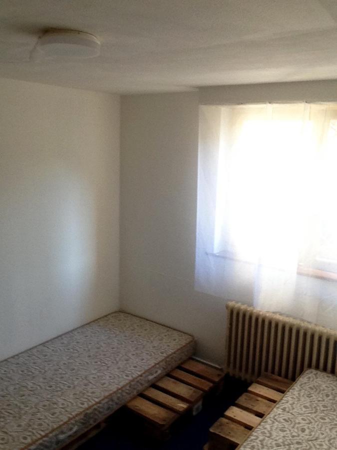 Baselhostel Fullinsdorf Экстерьер фото